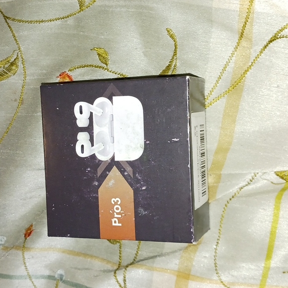 Pro 3 earbuds - Picture 2 of 5
